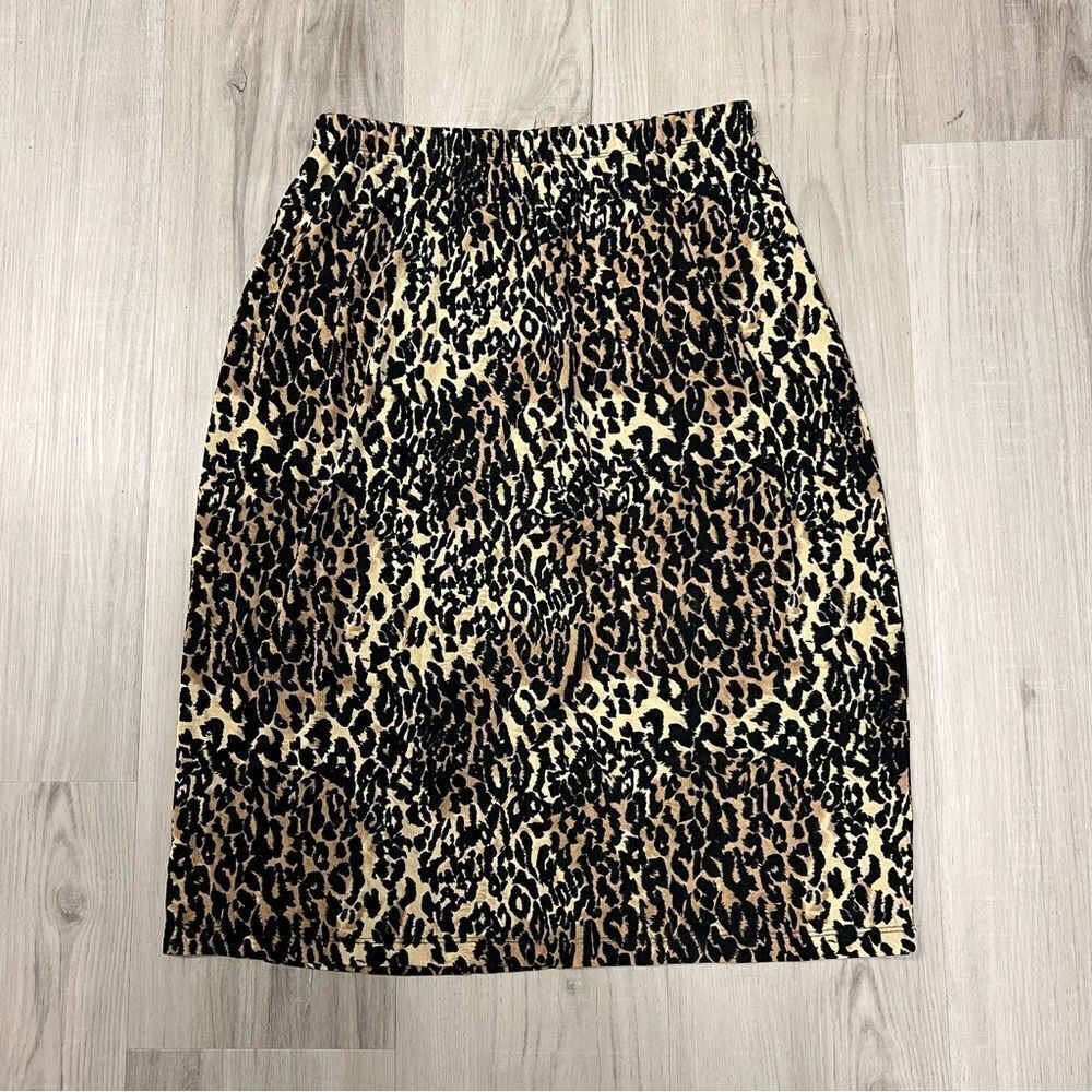 NWOT vintage AB Studio knee length animal print skirt. Stretchy. Sz LIKE L